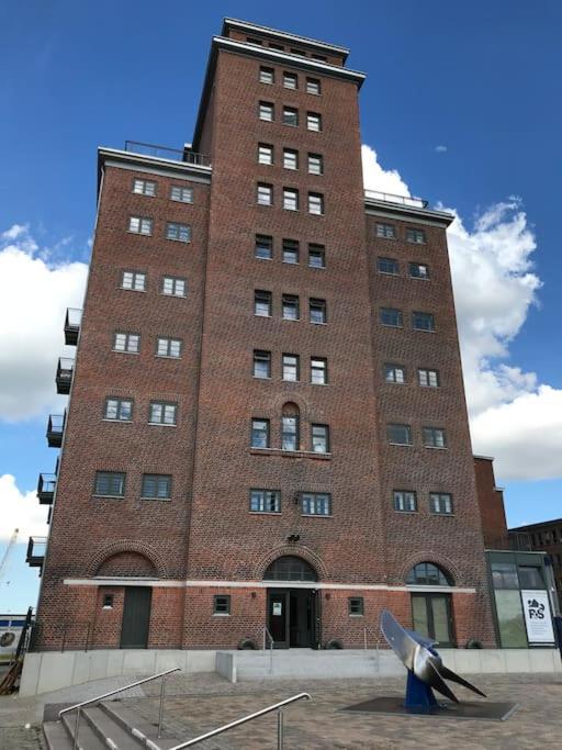 Meerblick, Balkon Und Private Sauna Im Historischen Getreidespeicher Wismar Exterior photo