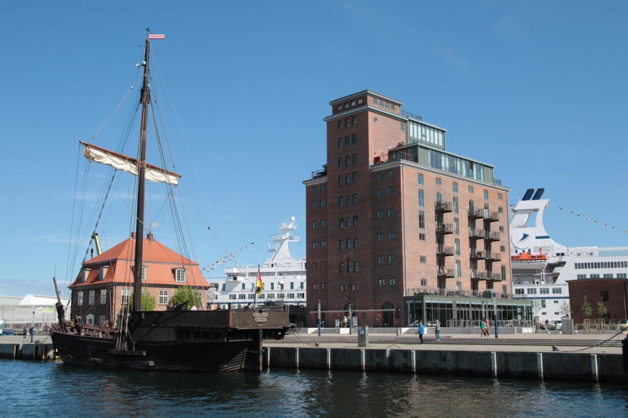 Meerblick, Balkon Und Private Sauna Im Historischen Getreidespeicher Wismar Exterior photo